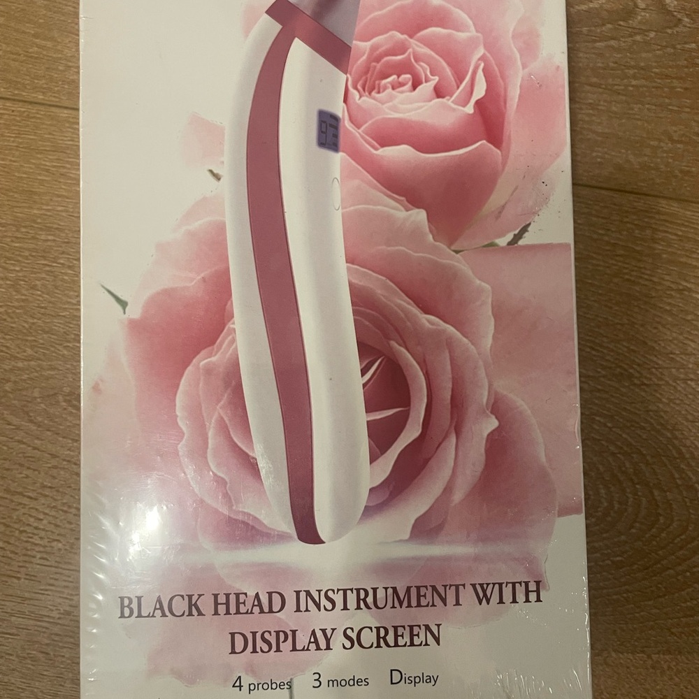Blackhead Instrument with Display Screen - White and Pink